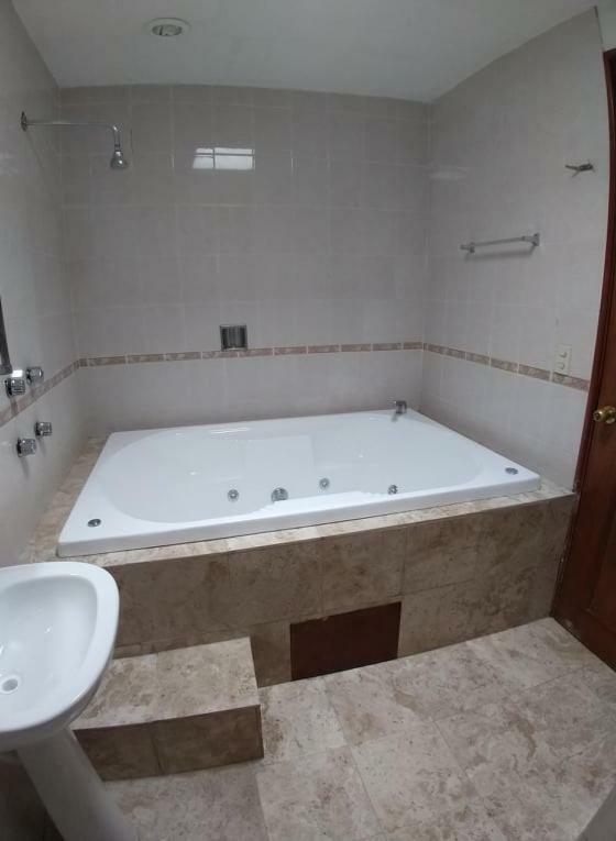 Hotel Omni Morelia Eksteriør bilde